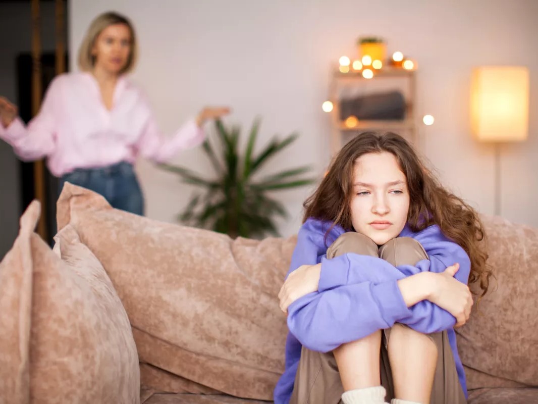 8 Tips for Moms Raising Teenage Daughters Image 